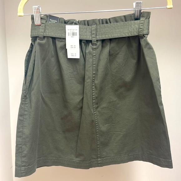 Abercrombie army green skirt with tie size small NWT - Picture 2 of 4